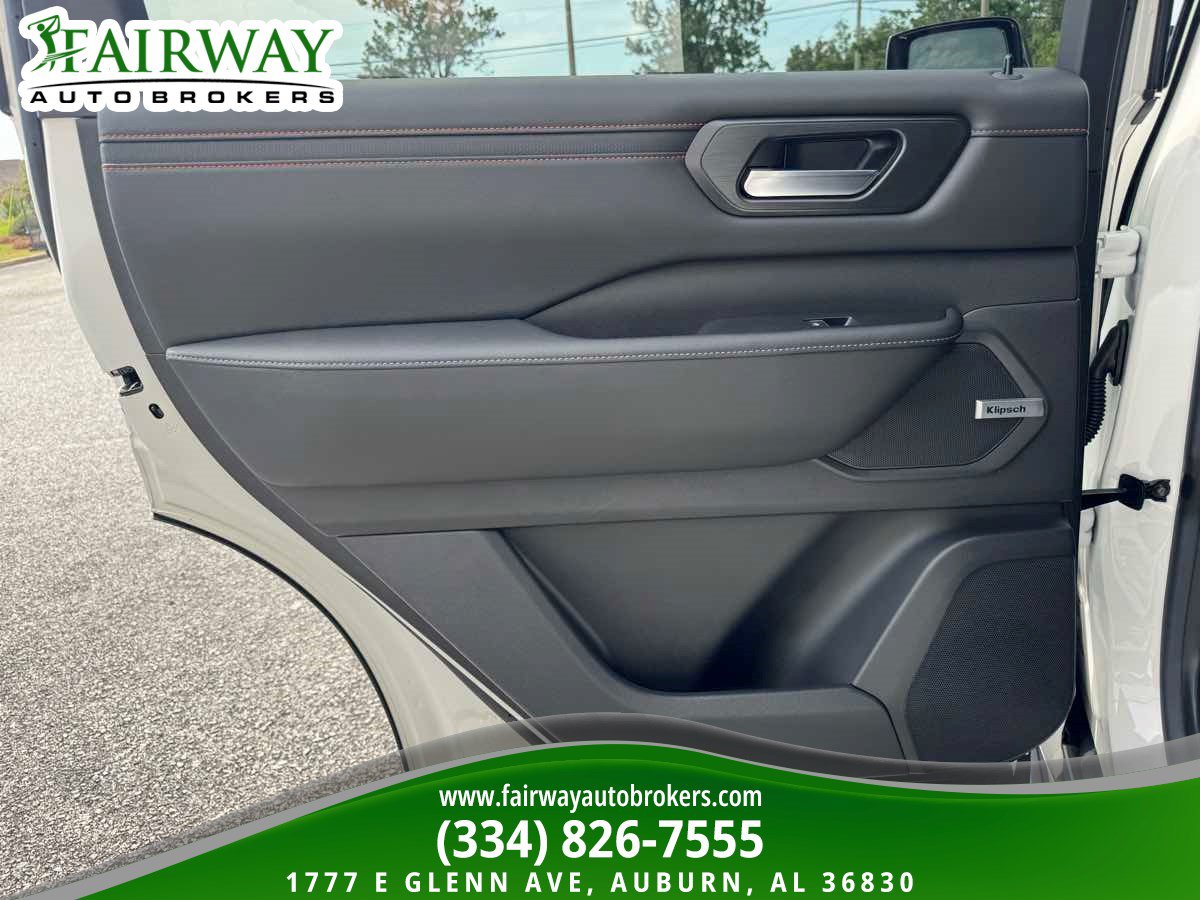 Used 2025 Nissan Armada PRO-4X w/ Pro-4X Premium Package AWD/4WD image 31