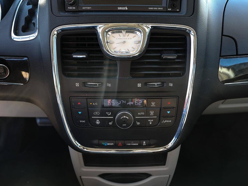 Used 2015 Chrysler Town & Country Touring w/ Driver Convenience Group FWD image 19