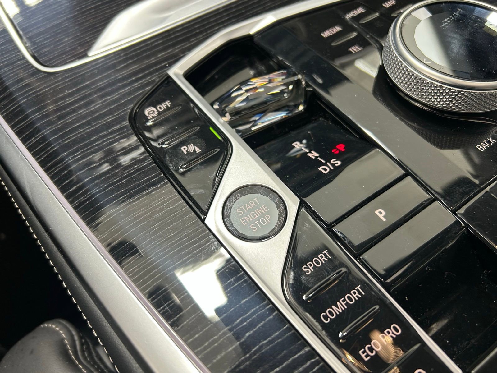 Used 2025 BMW X7 M60i w/ Executive Package image 21