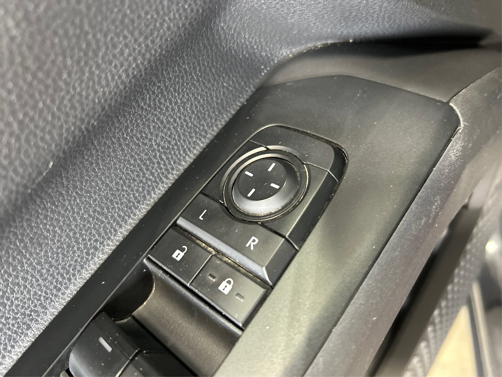 Used 2024 Toyota Tacoma SR5 AWD/4WD image 30