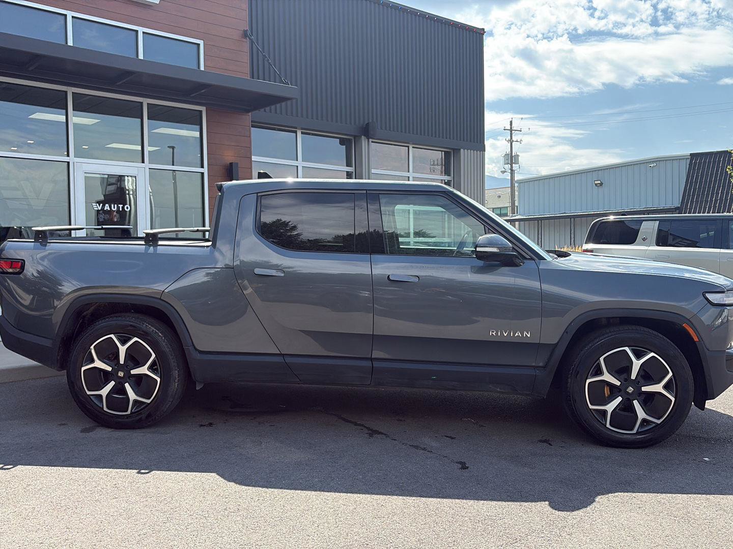 Used 2022 Rivian R1T Adventure AWD/4WD image 9