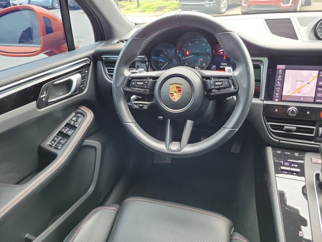 Certified 2023 Porsche Macan AWD/4WD image 18