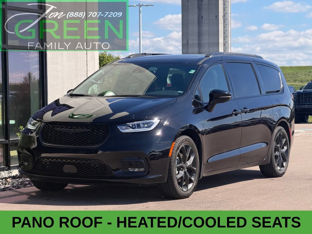 Used 2025 Chrysler Pacifica Limited FWD image 1