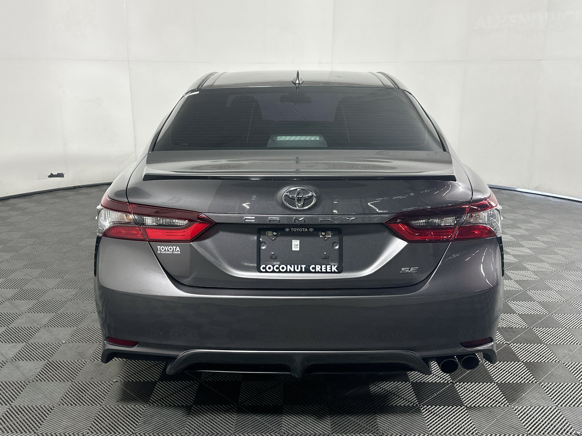 Used 2023 Toyota Camry SE FWD image 4