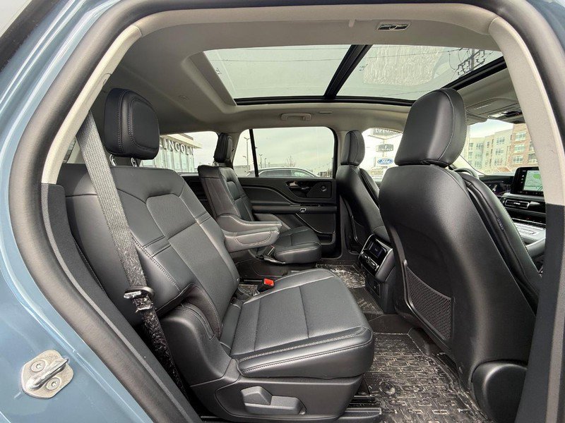 New 2025 Lincoln Aviator AWD w/ Jet Appearance Package image 6