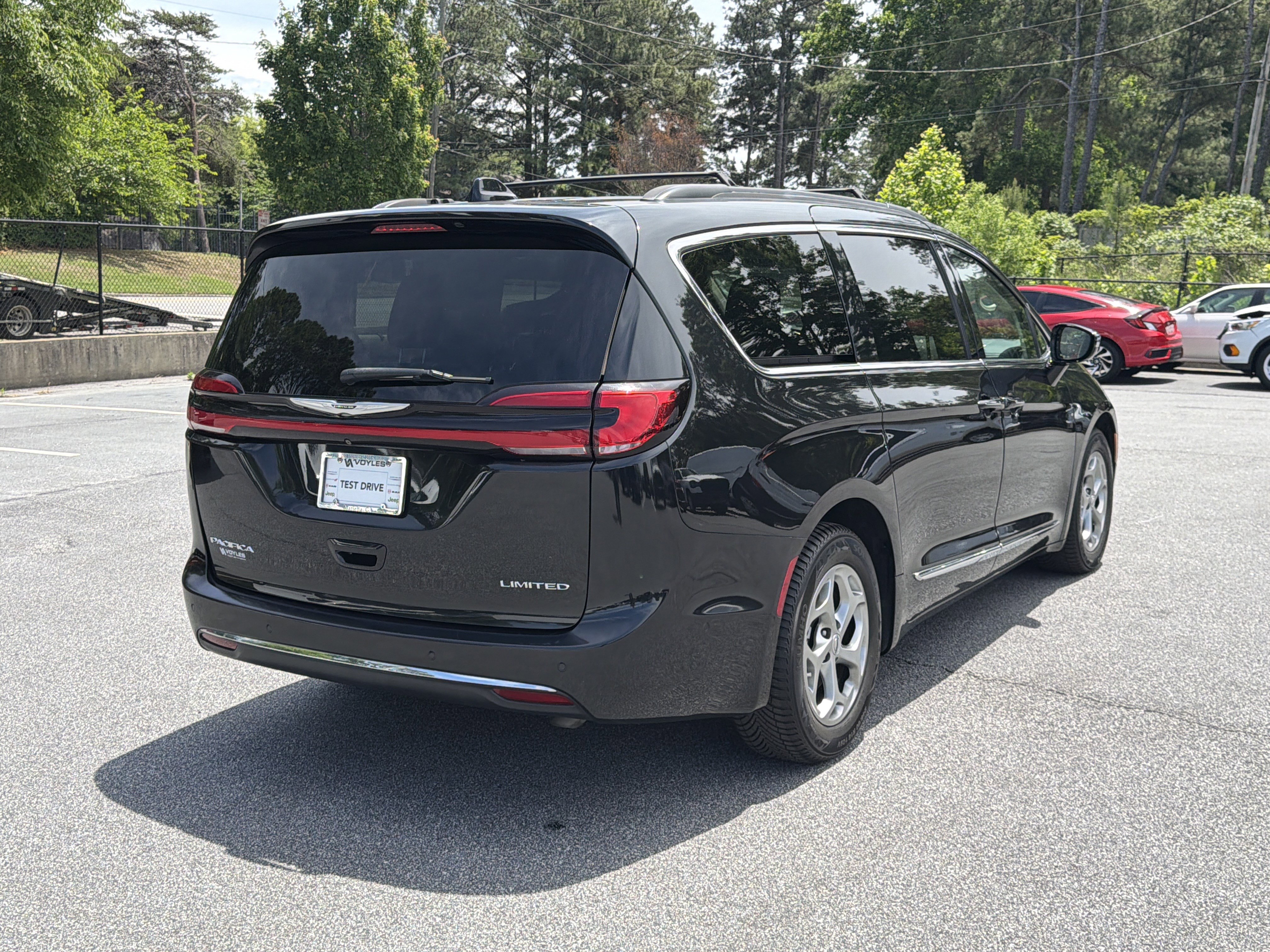 Used 2022 Chrysler Pacifica Limited FWD image 14