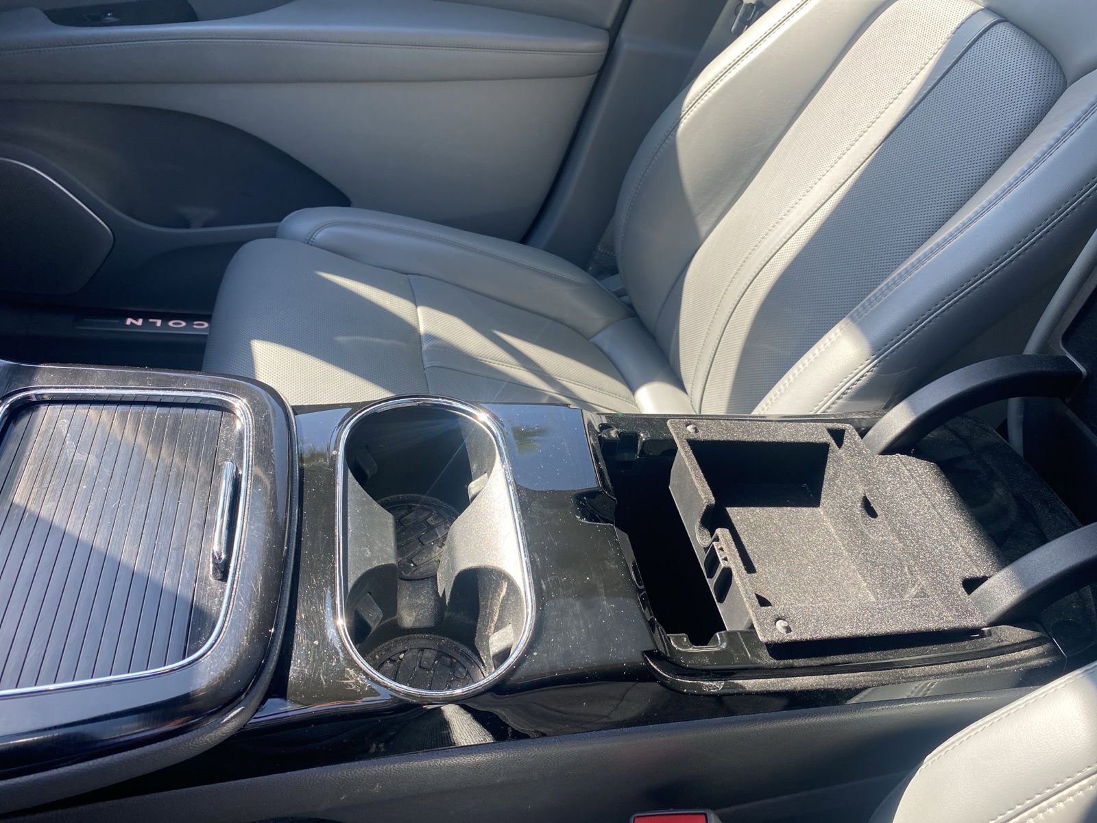 Used 2021 Lincoln Nautilus Reserve w/ Equipment Group 202A image 18