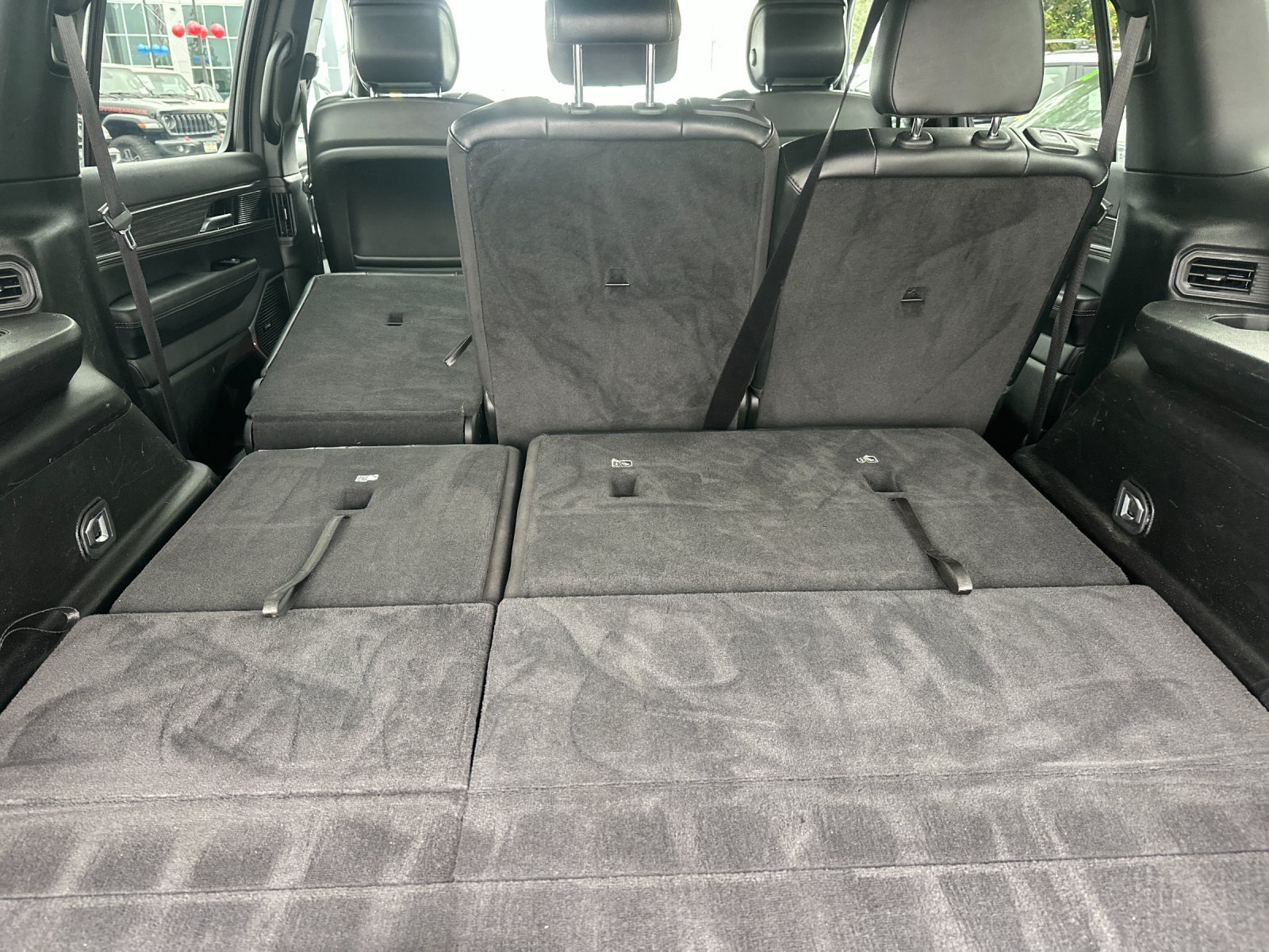 Certified 2024 Jeep Wagoneer Series II w/ Flexible Seating Group AWD/4WD image 16