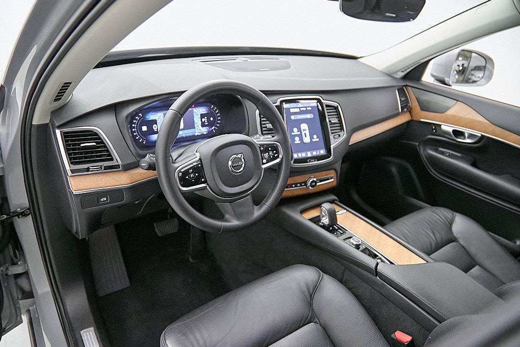 Certified 2024 Volvo XC90 B6 Plus w/ Protection Package Premier AWD/4WD image 12