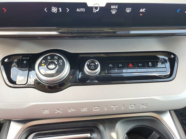 Used 2025 Ford Expedition Active image 25