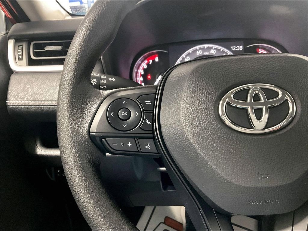 Used 2025 Toyota RAV4 XLE AWD/4WD image 22