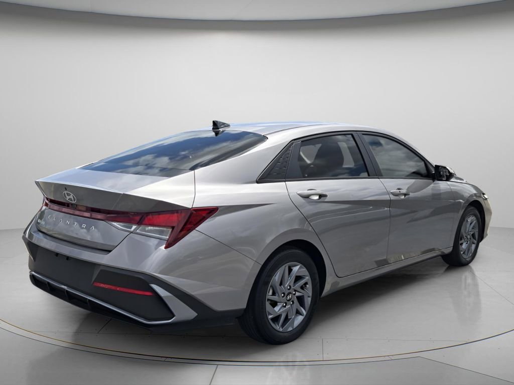 Certified 2024 Hyundai Elantra SEL FWD image 8
