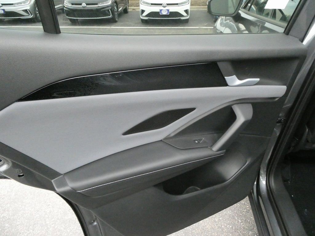 New 2026 Volkswagen Tiguan SE image 27