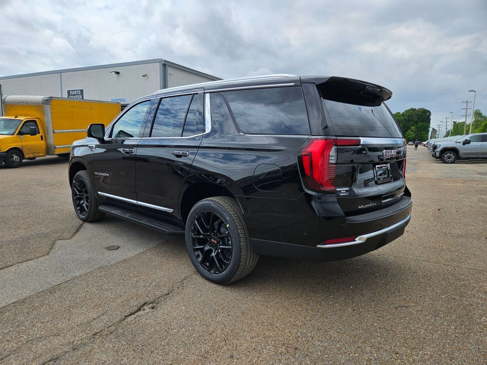 New 2026 GMC Yukon Elevation AWD/4WD image 3