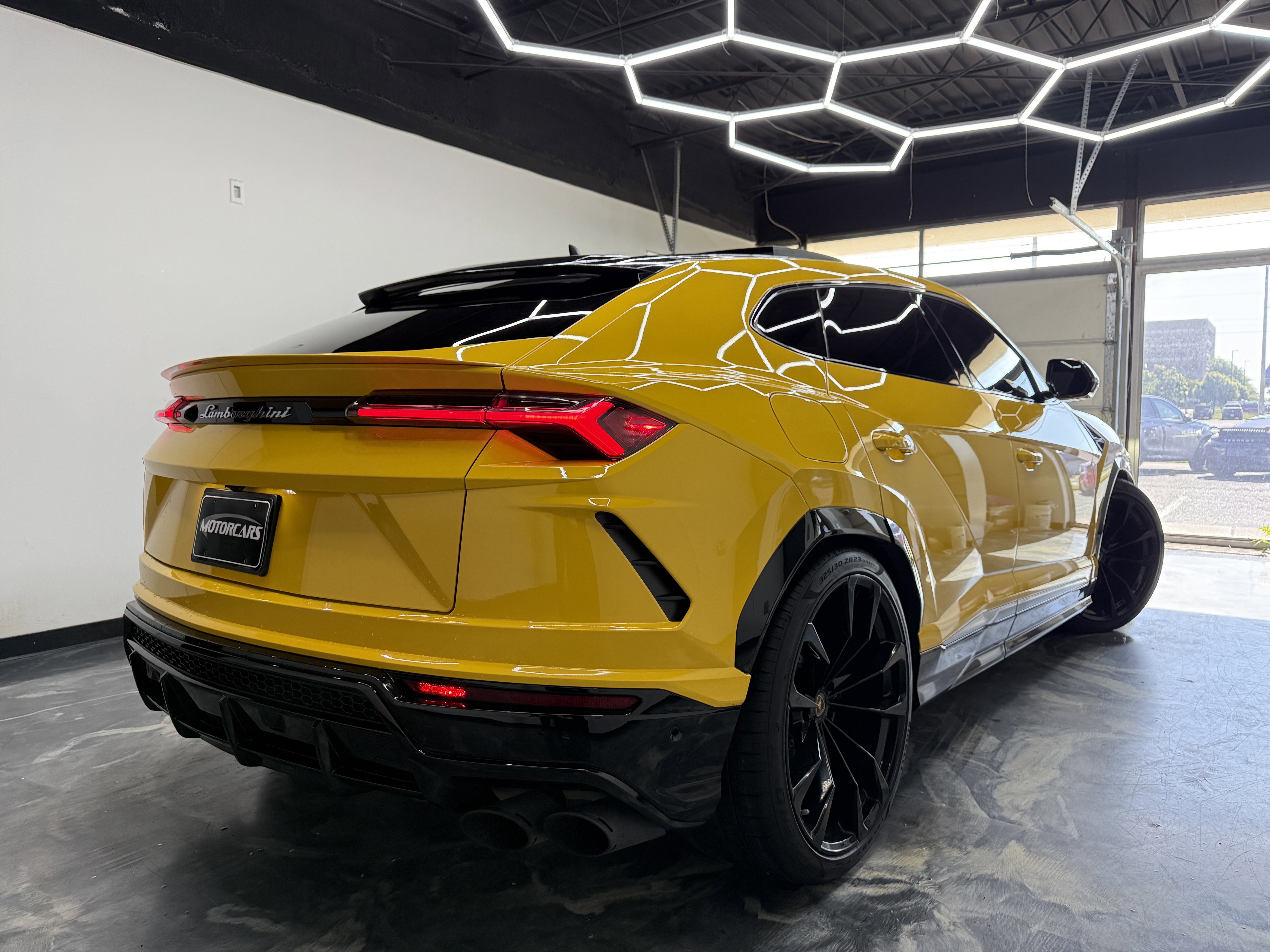 Used 2019 Lamborghini Urus AWD/4WD image 4