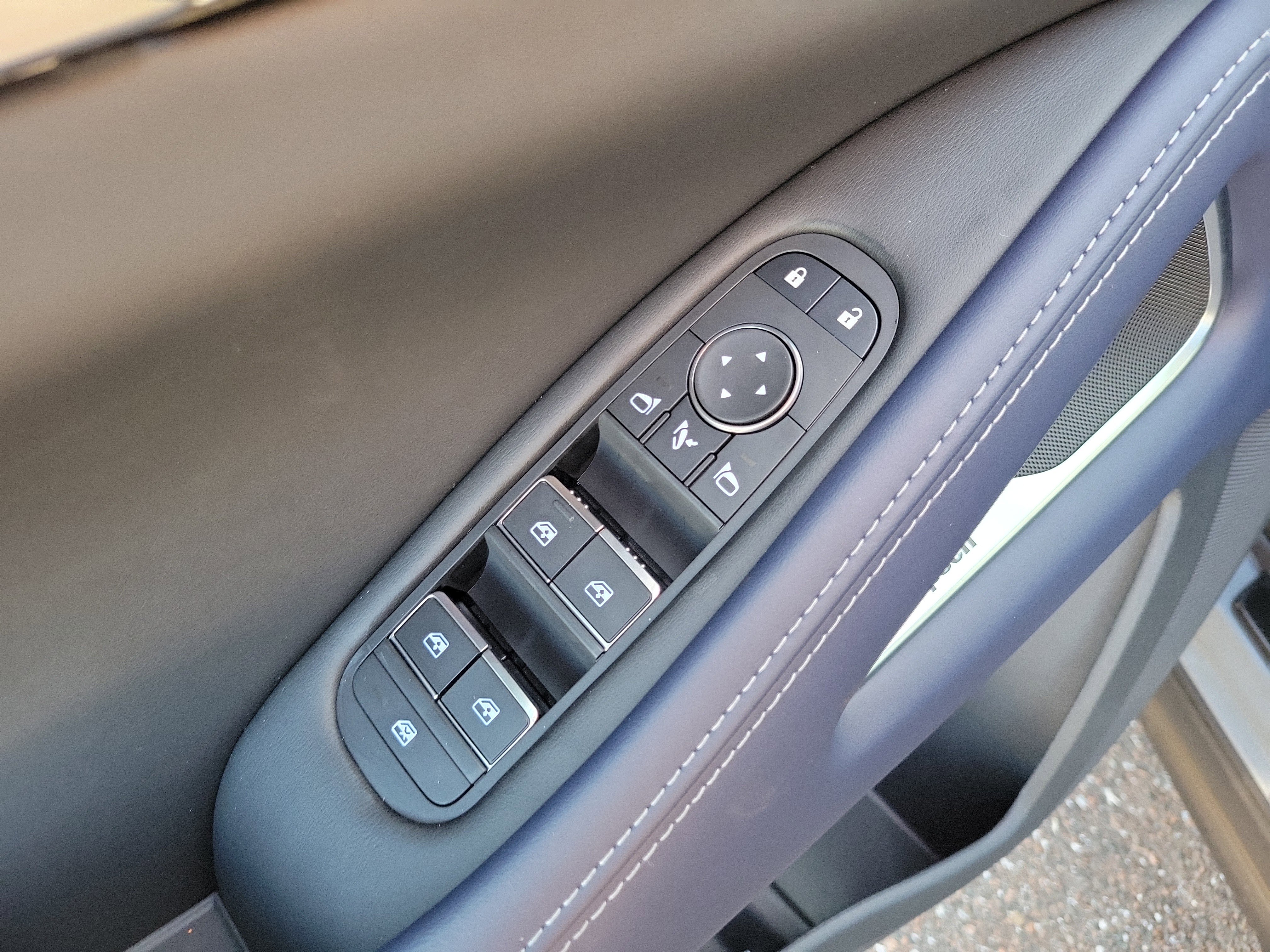 New 2026 INFINITI QX60 Sport w/ Dark Cargo Package image 16