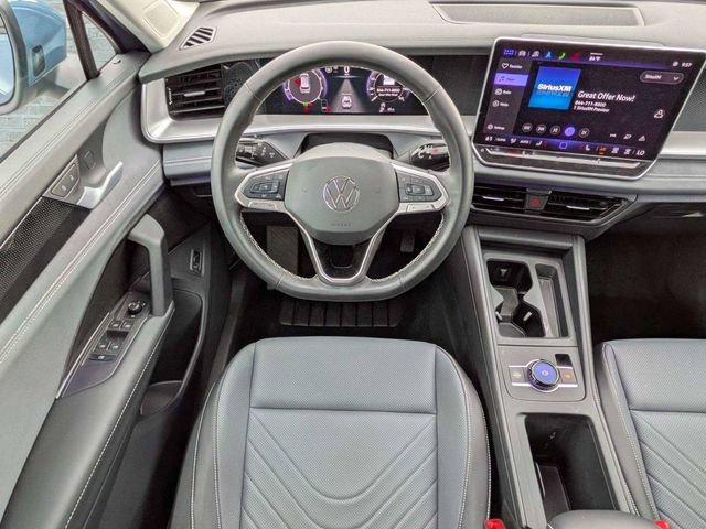 Used 2025 Volkswagen Tiguan SE FWD image 16