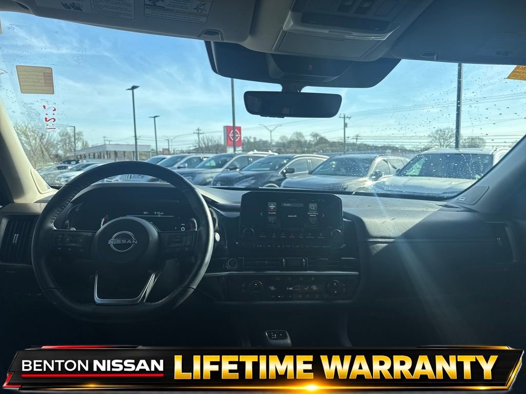 Used 2024 Nissan Pathfinder Platinum w/ Cargo Package image 13