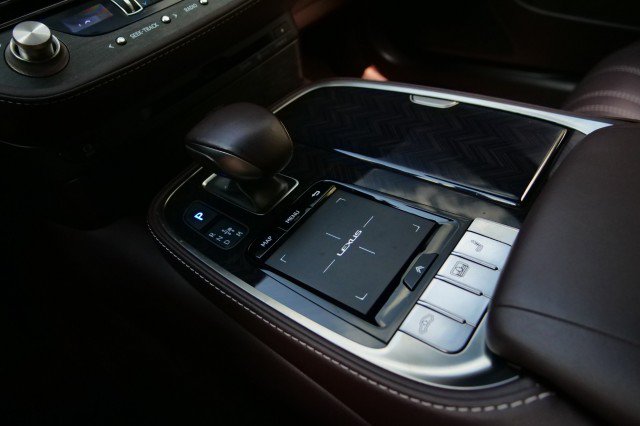 Used 2019 Lexus LS 500 w/ Luxury Package RWD image 25