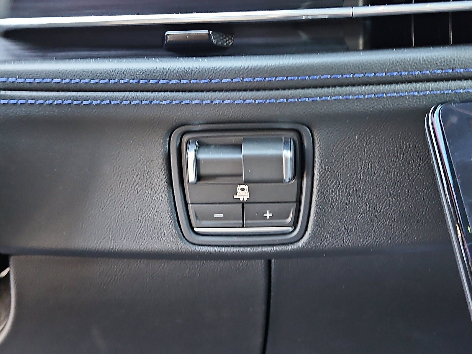 New 2026 Cadillac Escalade IQL Sport 1 w/ LPO, Etrunk Organizer Package AWD/4WD image 15
