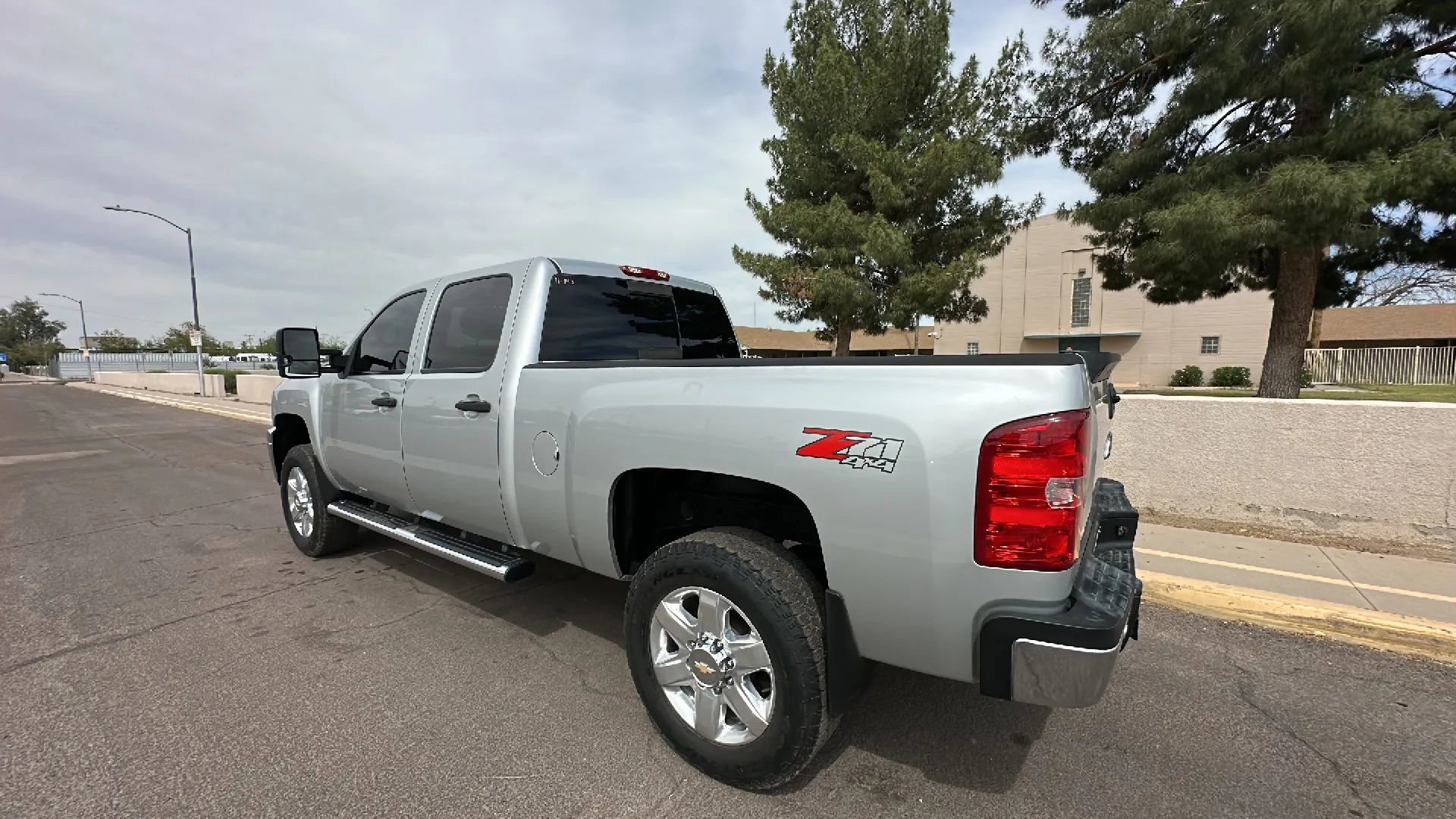 Used 2011 Chevrolet Silverado 2500 LT w/ Interior Plus Package AWD/4WD image 2