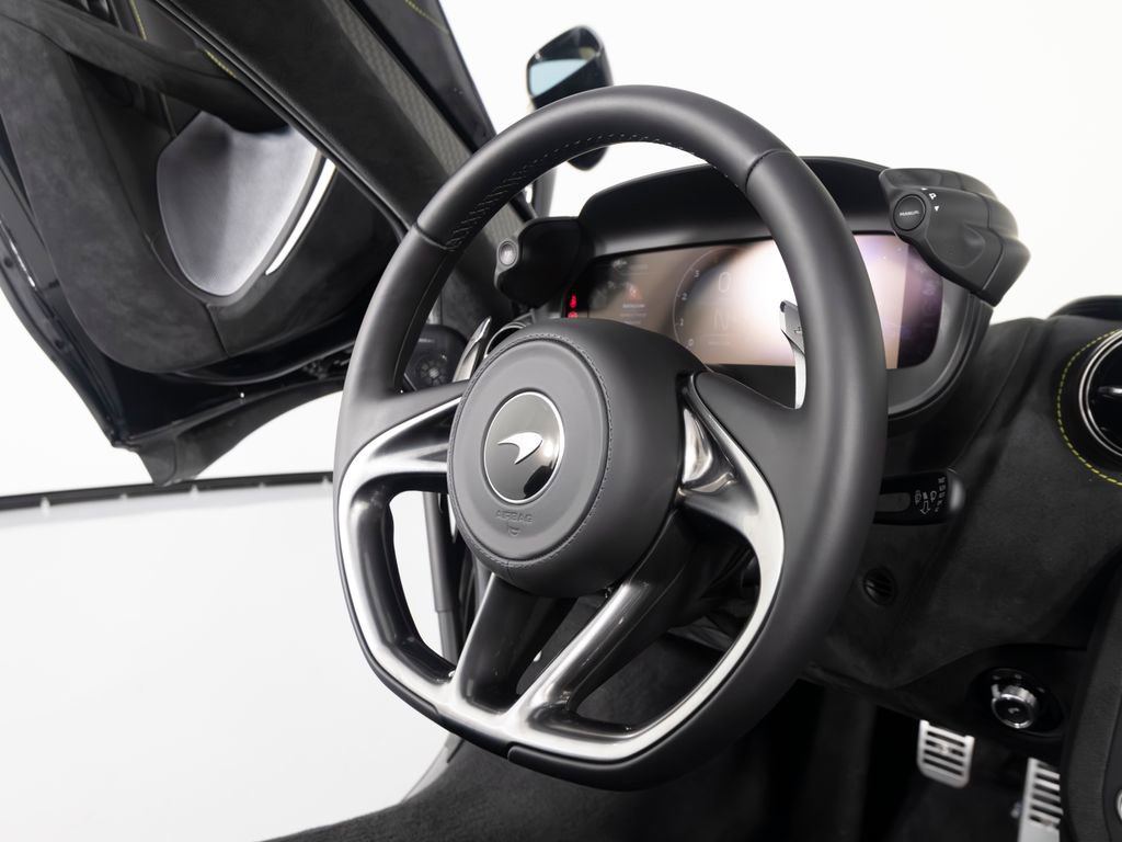 Used 2024 McLaren 750S Spider RWD image 31