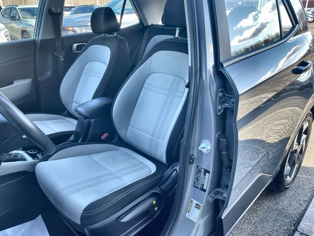 Used 2023 Hyundai Venue SEL w/ Cargo Package FWD image 18
