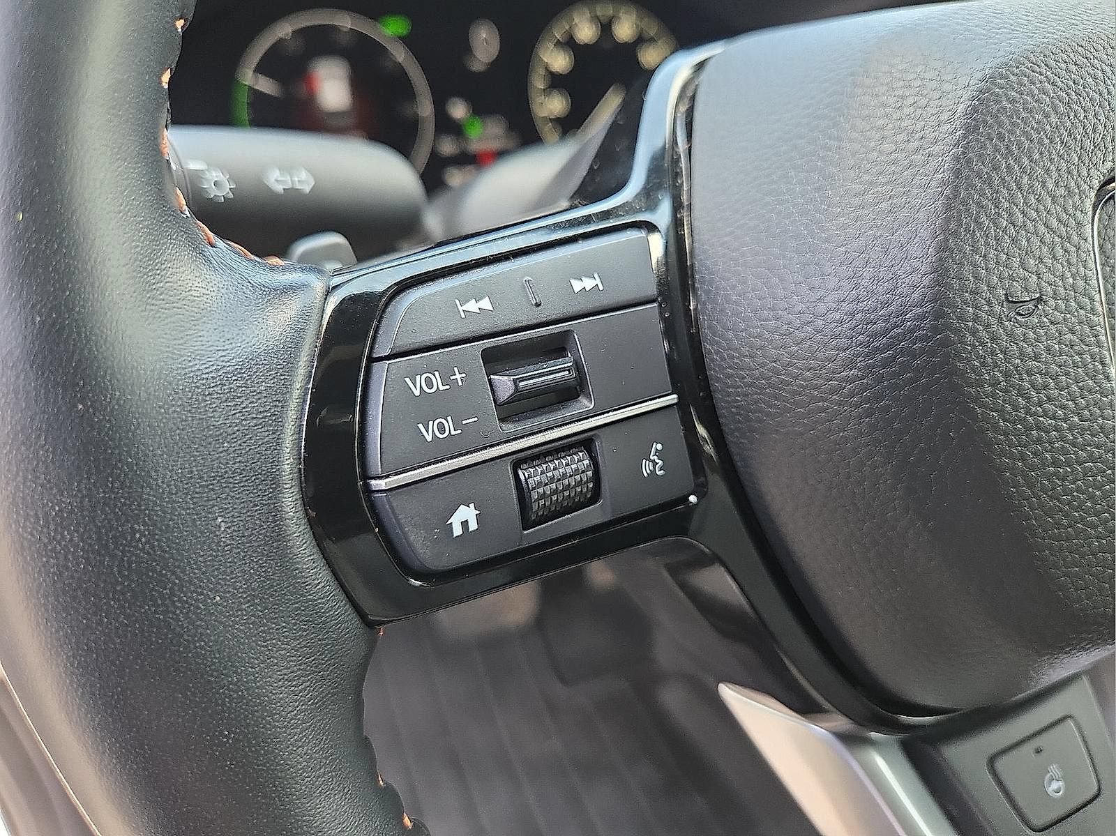 Used 2025 Honda CR-V Sport Touring image 12