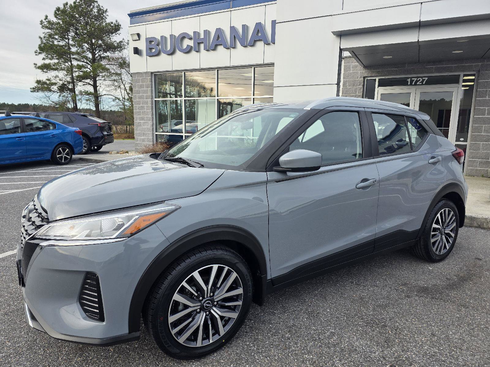 Used 2023 Nissan Kicks SV image 1