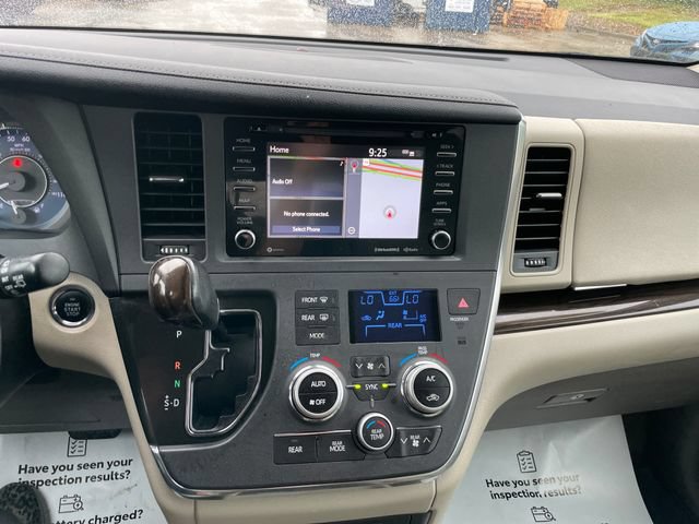 Used 2019 Toyota Sienna XLE FWD image 12