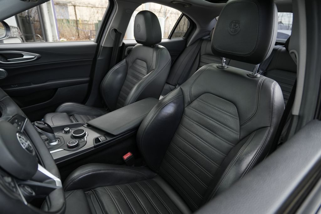 Used 2019 Alfa Romeo Giulia Ti Sport w/ Quick Order Package 22U Sport image 17