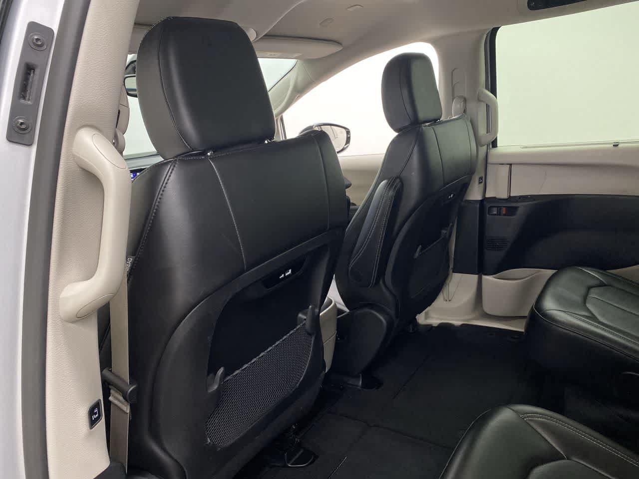 Used 2024 Chrysler Pacifica Touring-L FWD image 15
