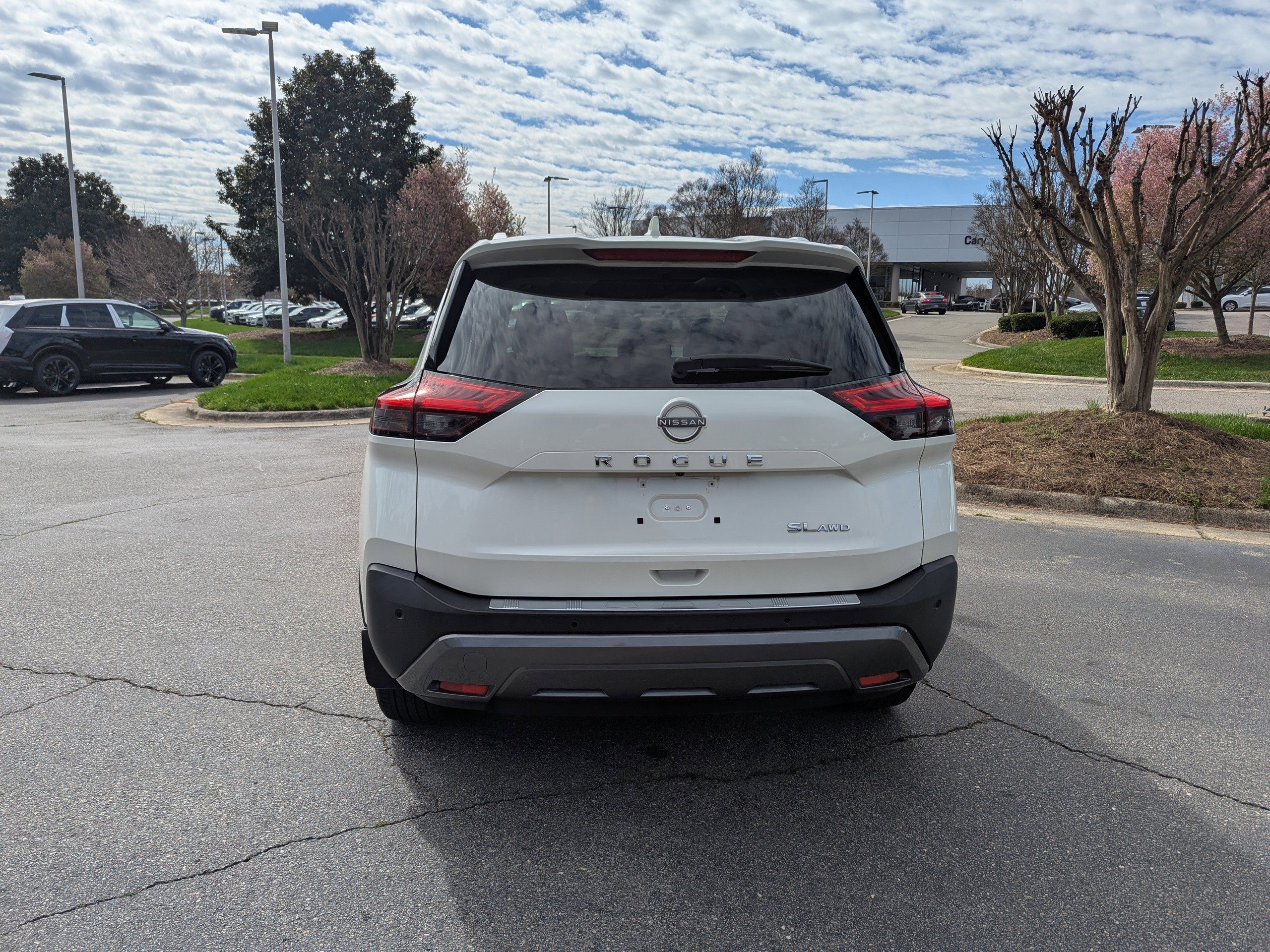 Used 2023 Nissan Rogue SL w/ SL Premium Package image 6