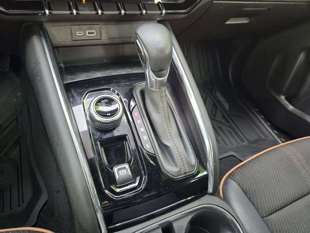 Used 2024 GMC Canyon AT4 w/ Technology Package AWD/4WD image 17