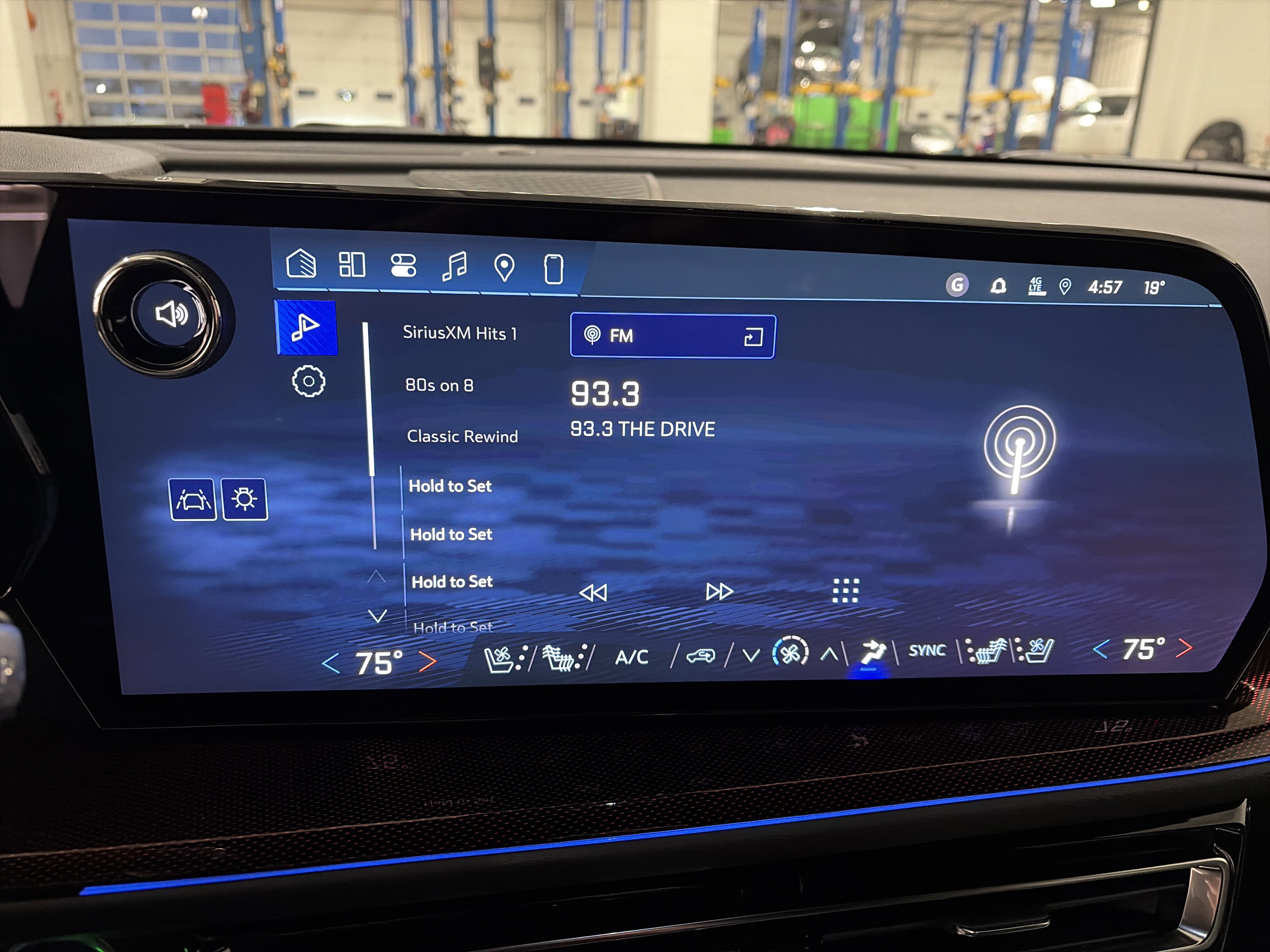 New 2026 Chevrolet Traverse RS w/ LPO, Floor Liner Package image 23