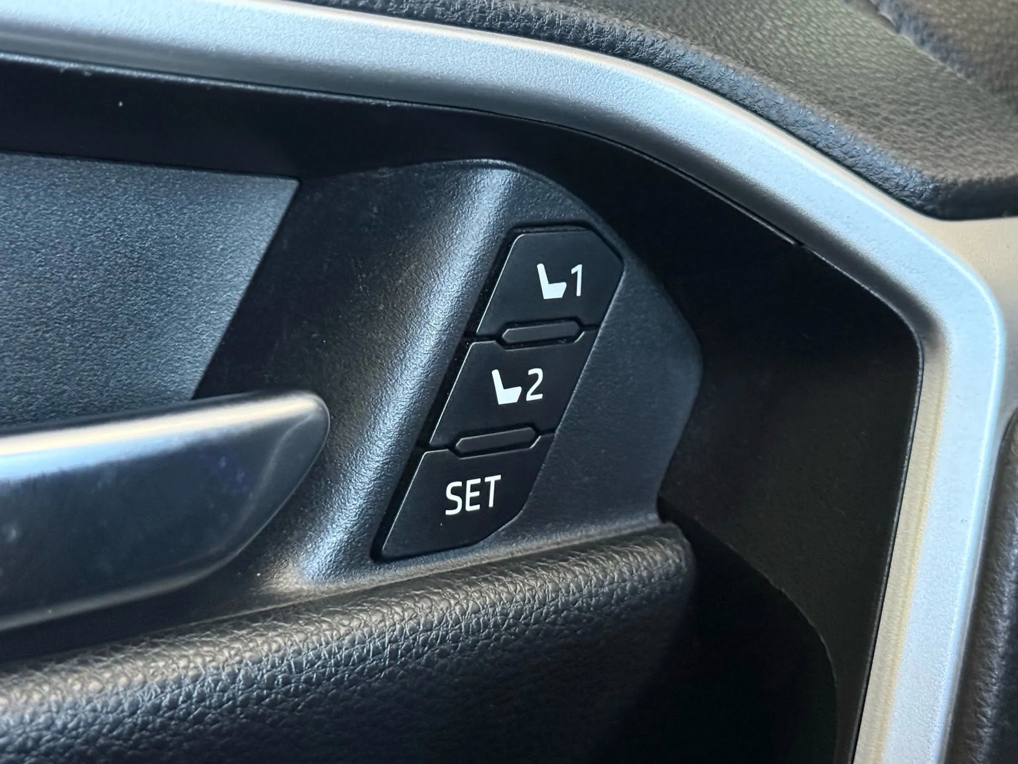 Used 2019 Toyota RAV4 Limited w/ Advanced Technology Package image 23