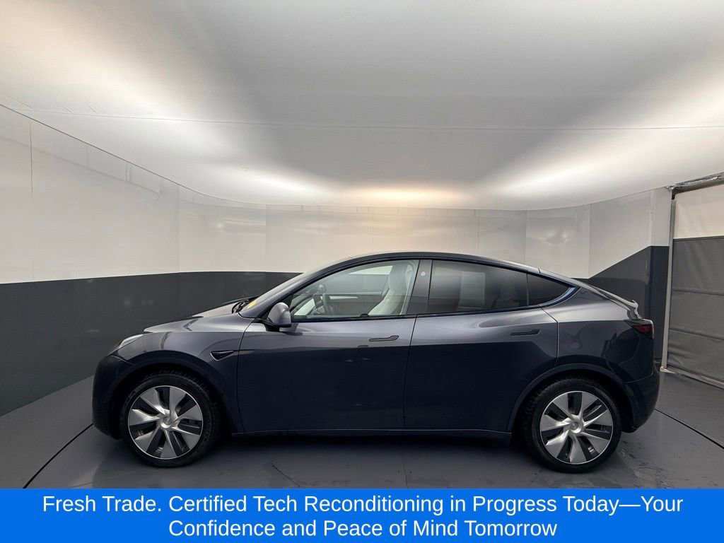 Used 2024 Tesla Model Y Long Range AWD/4WD image 2