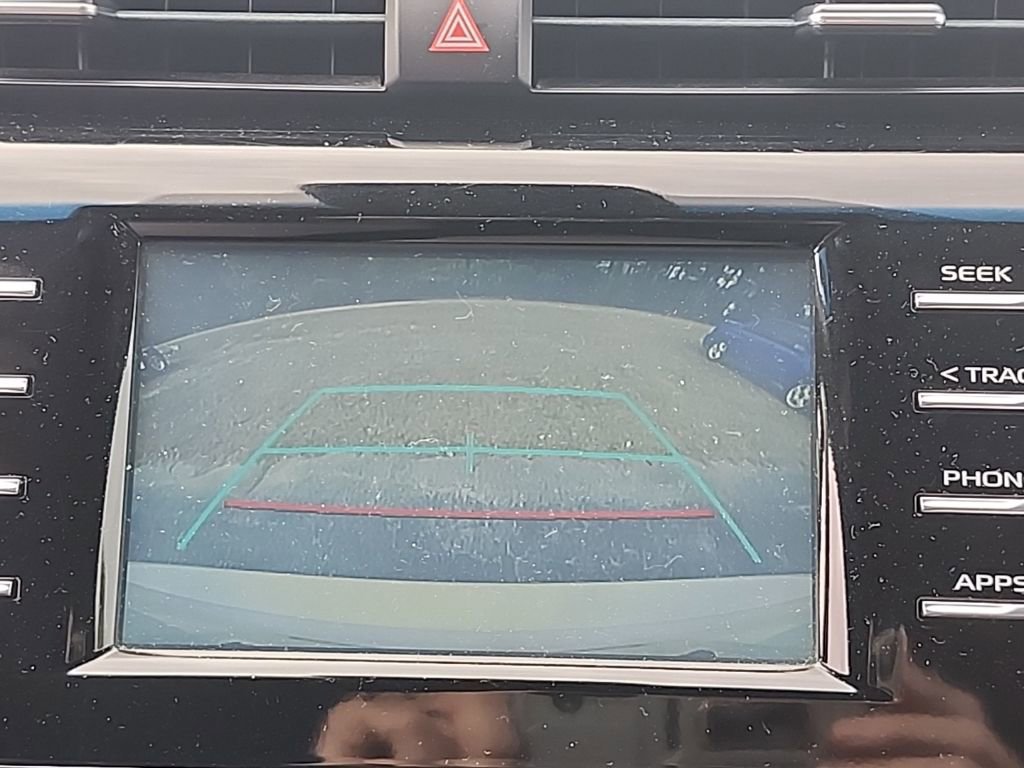 Used 2018 Toyota Camry L image 6