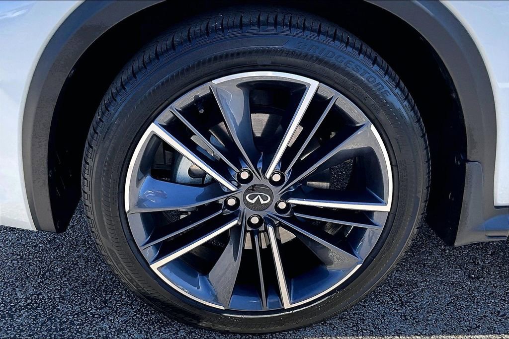 Certified 2025 INFINITI QX55 Essential image 13