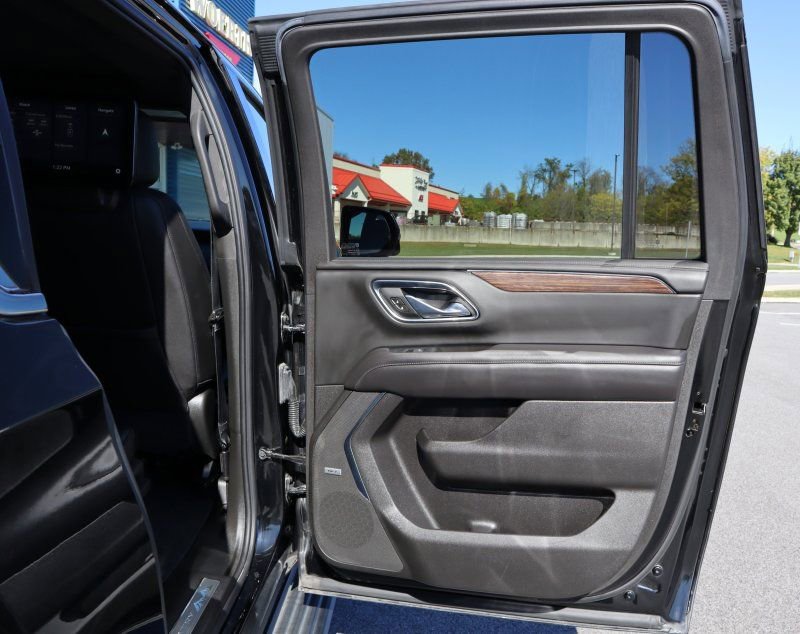 Used 2021 Chevrolet Suburban High Country w/ Premium Package image 21