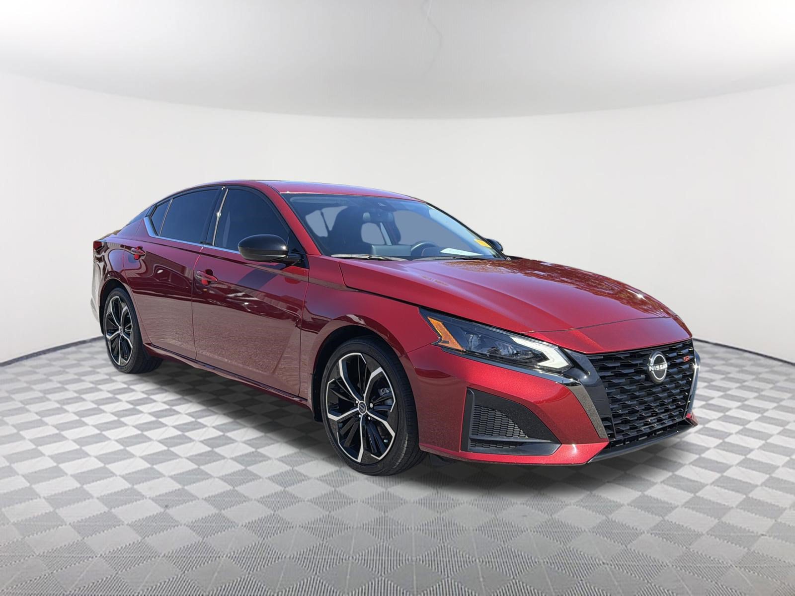 Used 2023 Nissan Altima 2.5 SR w/ SR Premium Package FWD image 3