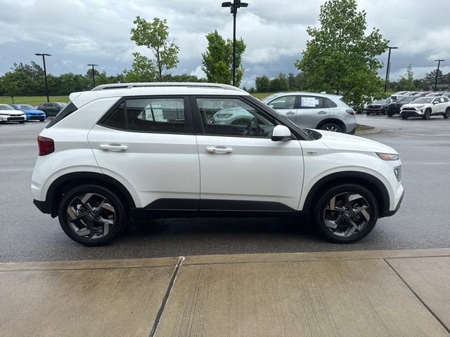 Used 2026 Hyundai Venue SEL FWD image 5