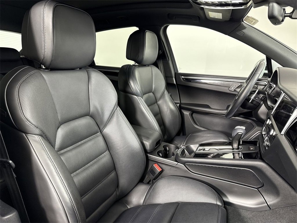 Certified 2023 Porsche Macan Turbo image 24