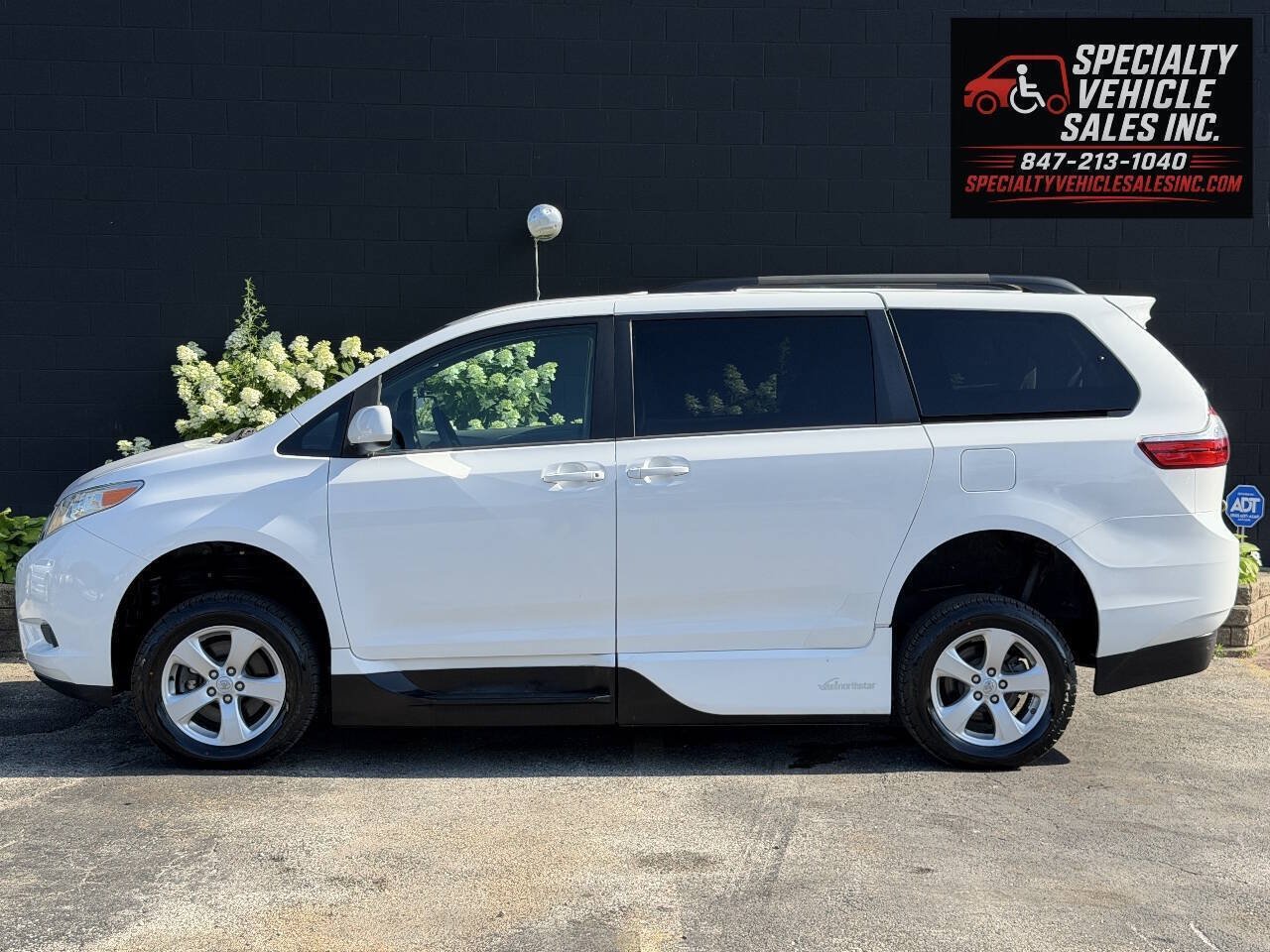 Used 2016 Toyota Sienna LE FWD image 7