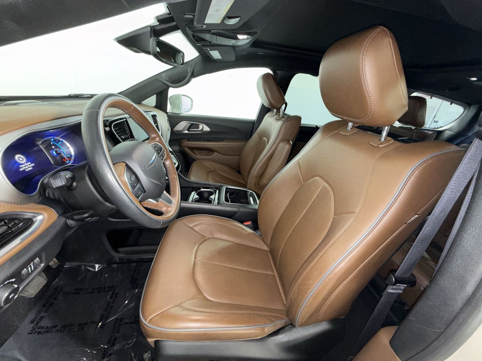 Used 2021 Chrysler Pacifica Limited w/ Uconnect Theater Family Group FWD image 13