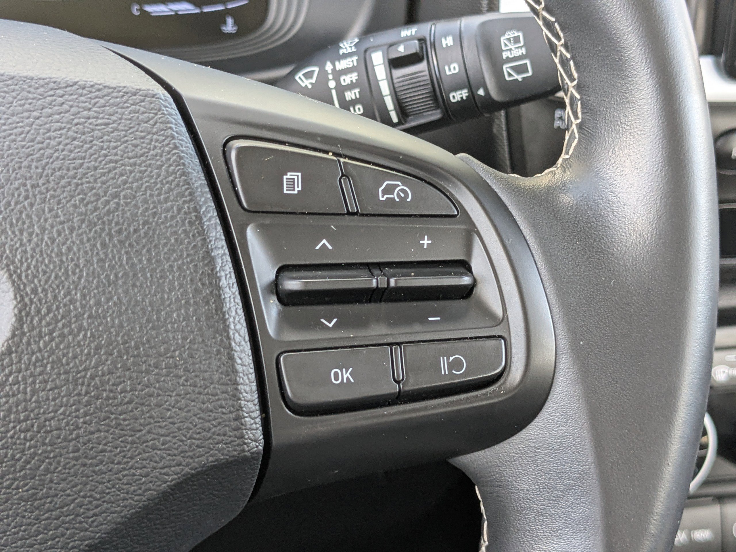 Used 2024 Hyundai Venue Limited image 25