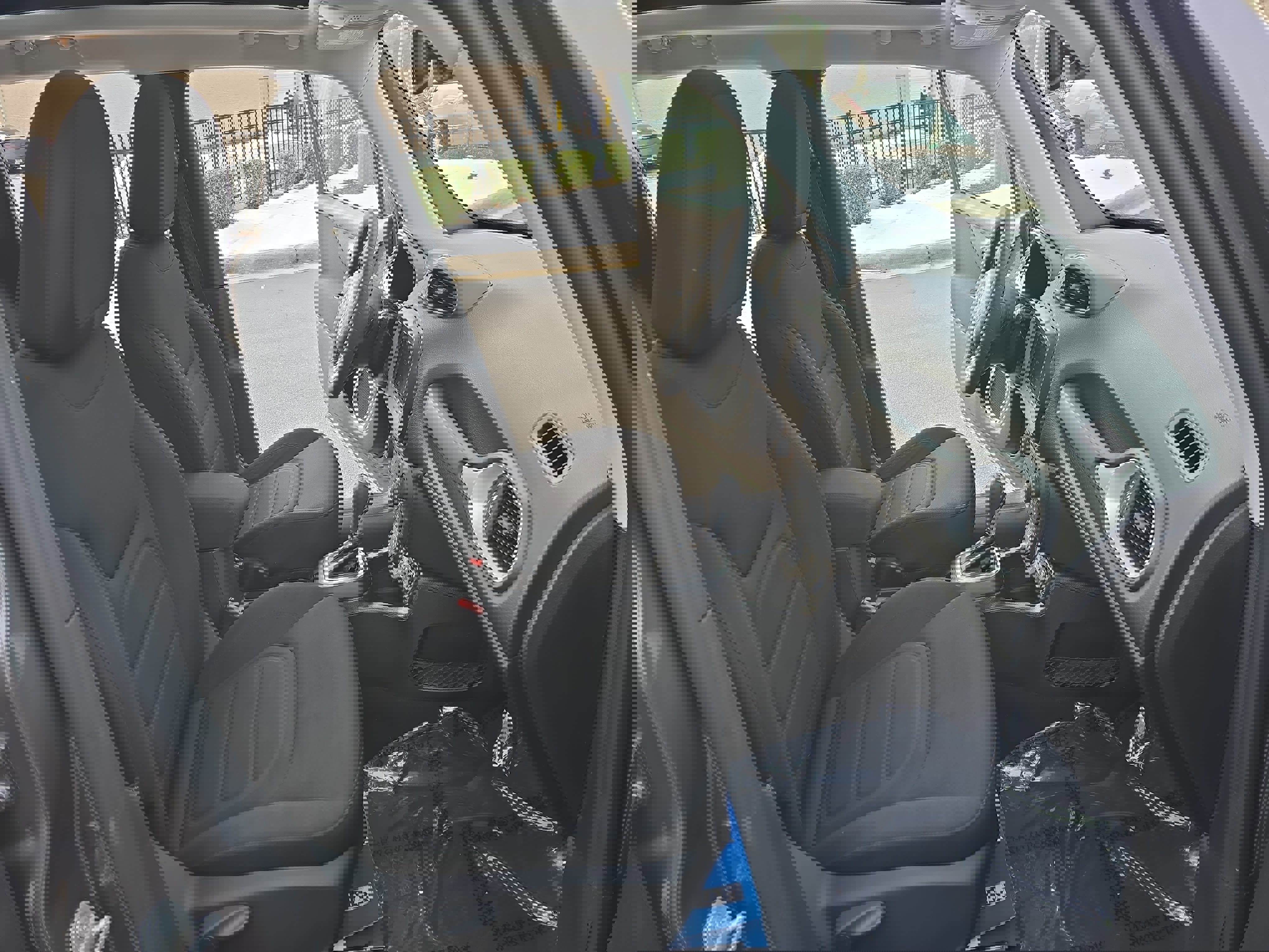 Used 2020 Jeep Renegade Latitude w/ Popular Equipment Group image 10