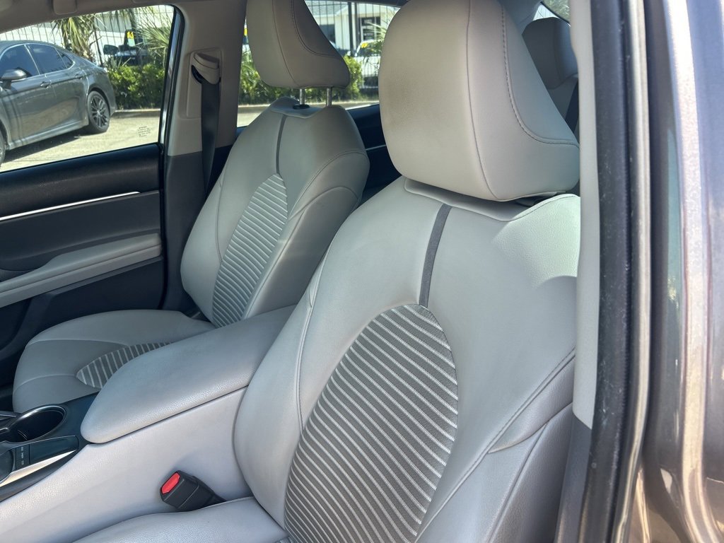 Used 2022 Toyota Camry SE image 8