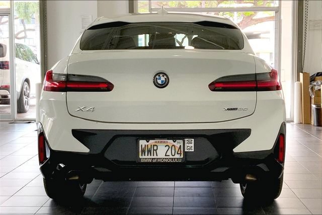 Used 2023 BMW X4 xDrive30i w/ M Sport Package AWD/4WD image 4