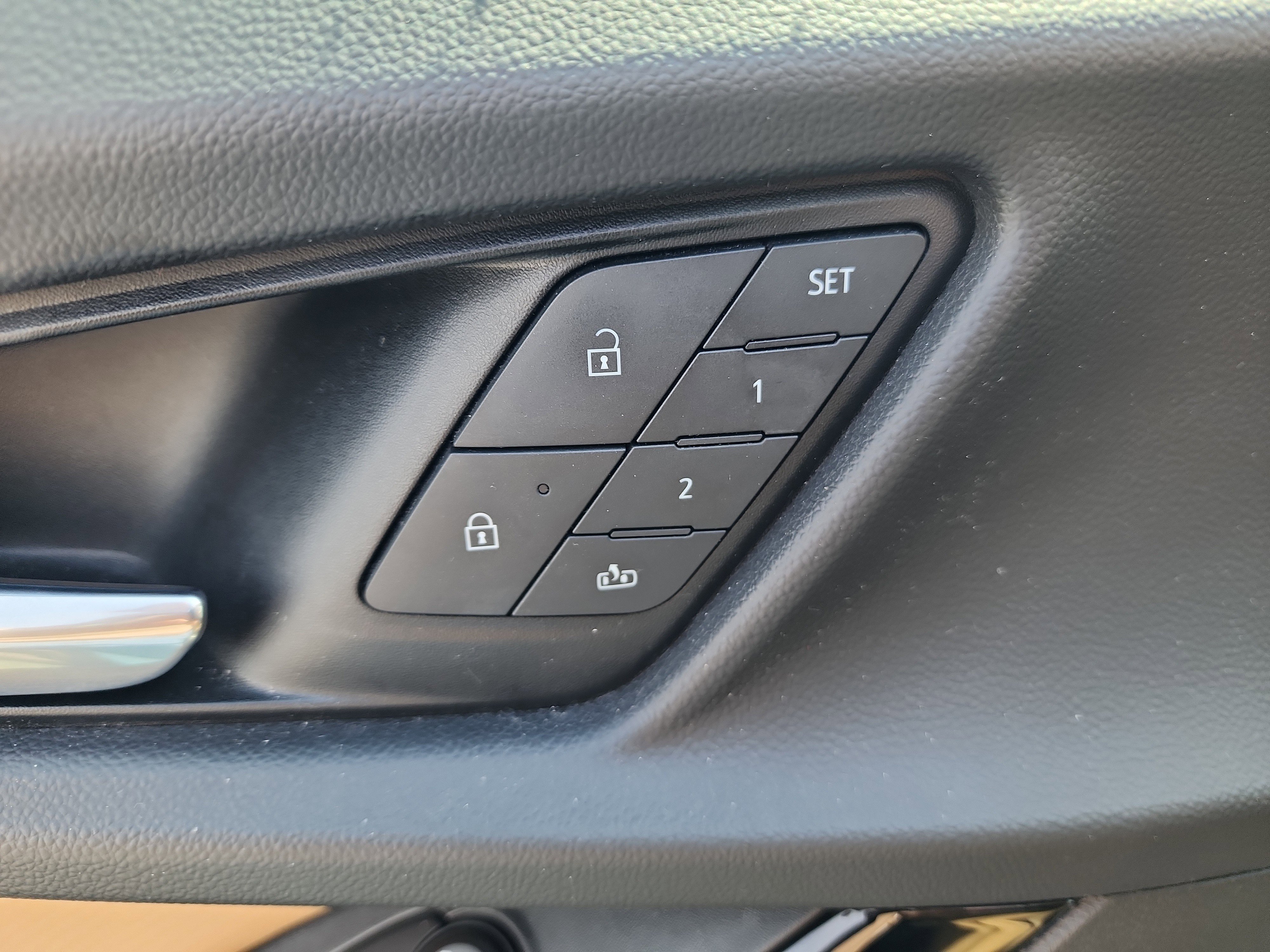 Certified 2025 Chevrolet Equinox ACTIV w/ Safety and Technology Package AWD/4WD image 13